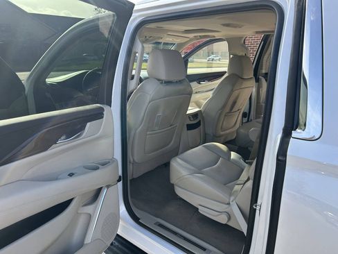 Used 2016 Cadillac Escalade ESV Luxury image 26