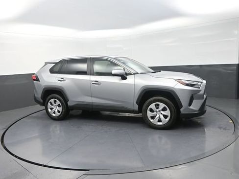 Used 2025 Toyota RAV4 LE AWD/4WD image 15
