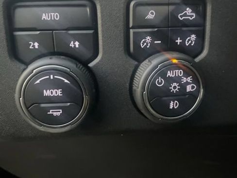 Used 2022 Chevrolet Silverado 1500 LTZ w/ Technology Package AWD/4WD image 7