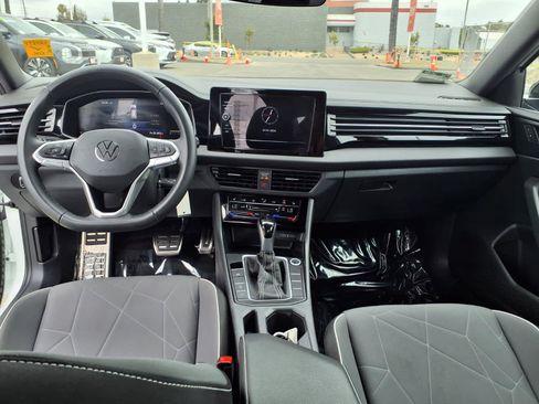 Used 2025 Volkswagen Jetta Sport FWD image 12