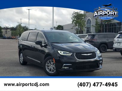 New 2026 Chrysler Pacifica Select