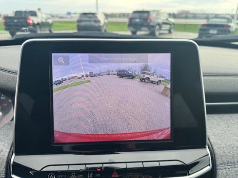 Used 2025 Jeep Compass Latitude image 19