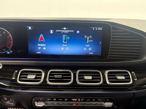 Used 2024 Mercedes-Benz GLS 450 4MATIC image 17