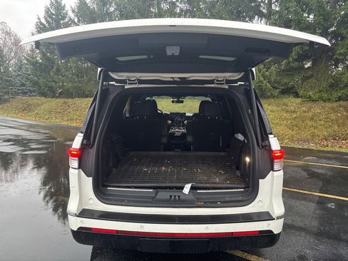 Used 2023 Lincoln Navigator Reserve image 8