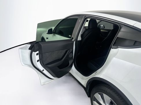 Used 2023 Tesla Model Y Long Range AWD/4WD image 26