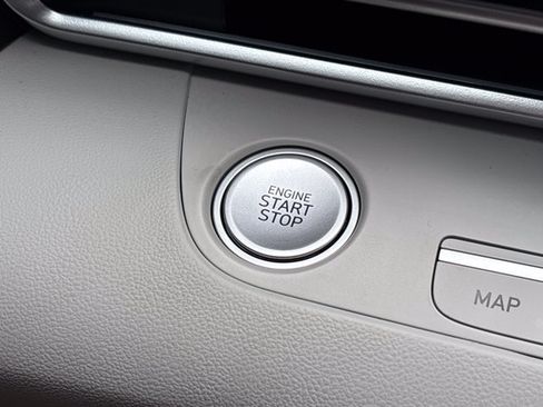 Used 2025 Hyundai Elantra Limited FWD image 25