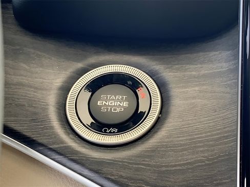 Used 2023 Jeep Grand Cherokee Limited image 36