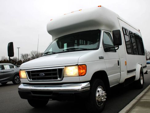 Used 2006 Ford E-350 and Econoline 350 Super Duty image 3