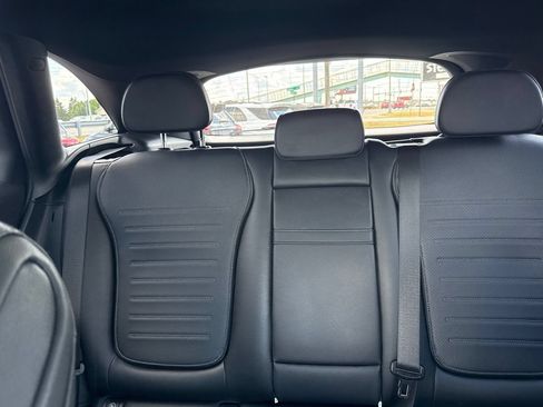 Used 2025 Mercedes-Benz GLC 300 4MATIC image 23