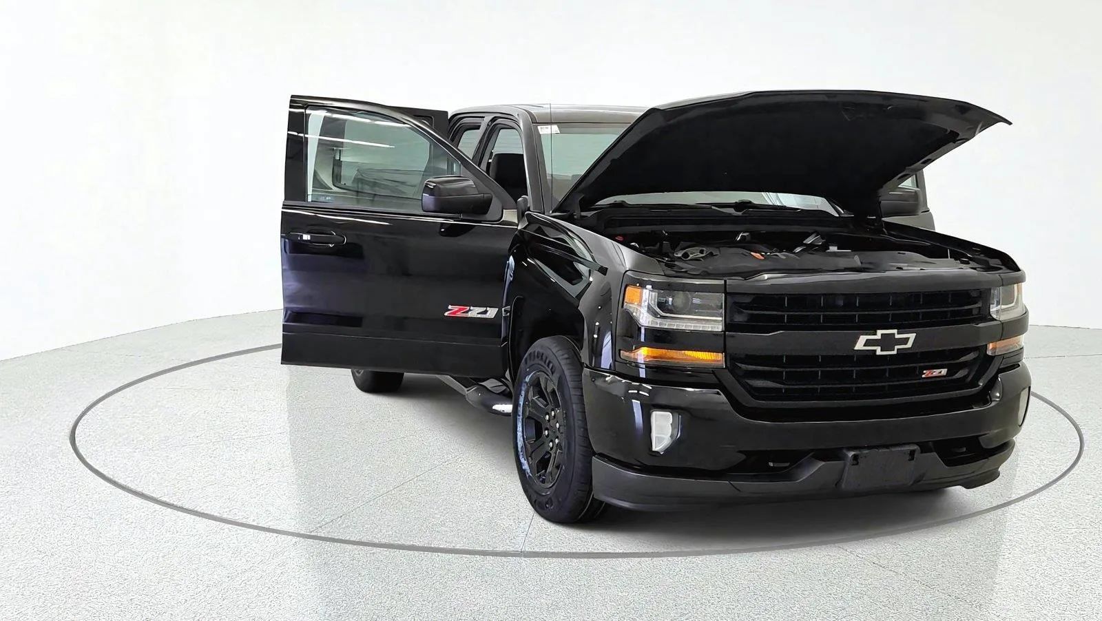 Used 2017 Chevrolet Silverado 1500 LT w/ Midnight Edition AWD/4WD image 12