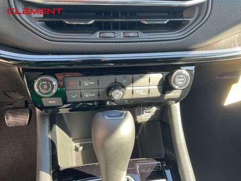 New 2026 Jeep Compass Latitude image 11