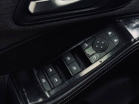 Used 2023 Nissan Rogue SV image 12