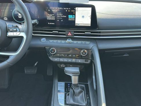 Certified 2024 Hyundai Elantra SEL w/ Convenience Package image 11