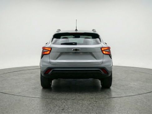 Used 2025 Chevrolet Trax LT image 7