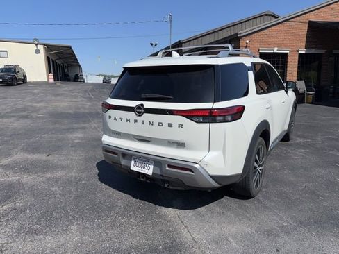 Used 2023 Nissan Pathfinder Platinum AWD/4WD image 4