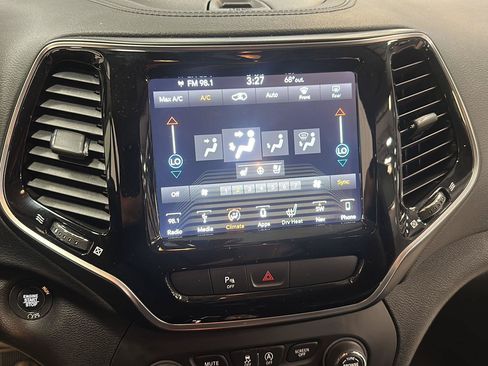 Used 2019 Jeep Cherokee Limited w/ Luxury Group AWD/4WD image 21