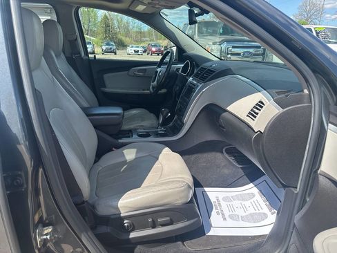 Used 2011 Chevrolet Traverse LTZ FWD image 18