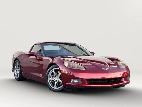 Used 2006 Chevrolet Corvette Coupe w/ Preferred Equipment Group RWD image 3