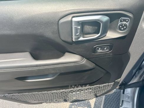 Used 2019 Jeep Wrangler Unlimited Sahara AWD/4WD image 15