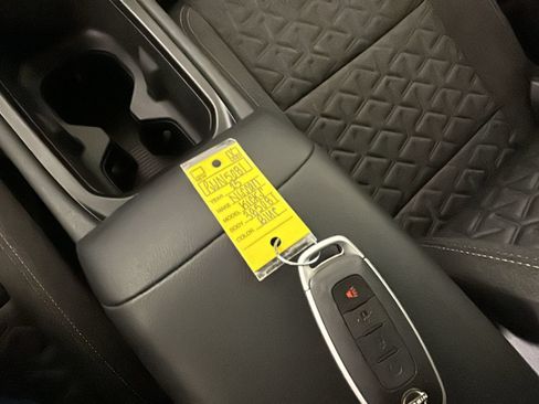 Used 2025 Nissan Kicks SV FWD image 22