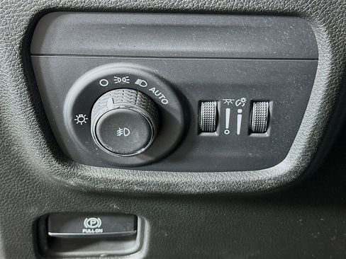 Used 2023 Jeep Grand Cherokee Limited w/ Black Appearance Package image 17