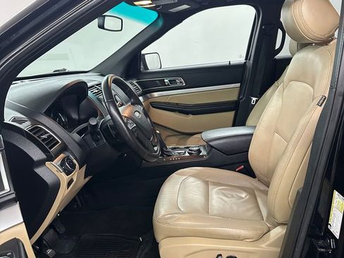 Used 2016 Ford Explorer XLT w/ Equipment Group 202A image 11