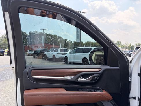 Used 2024 GMC Yukon XL Denali Ultimate AWD/4WD image 10