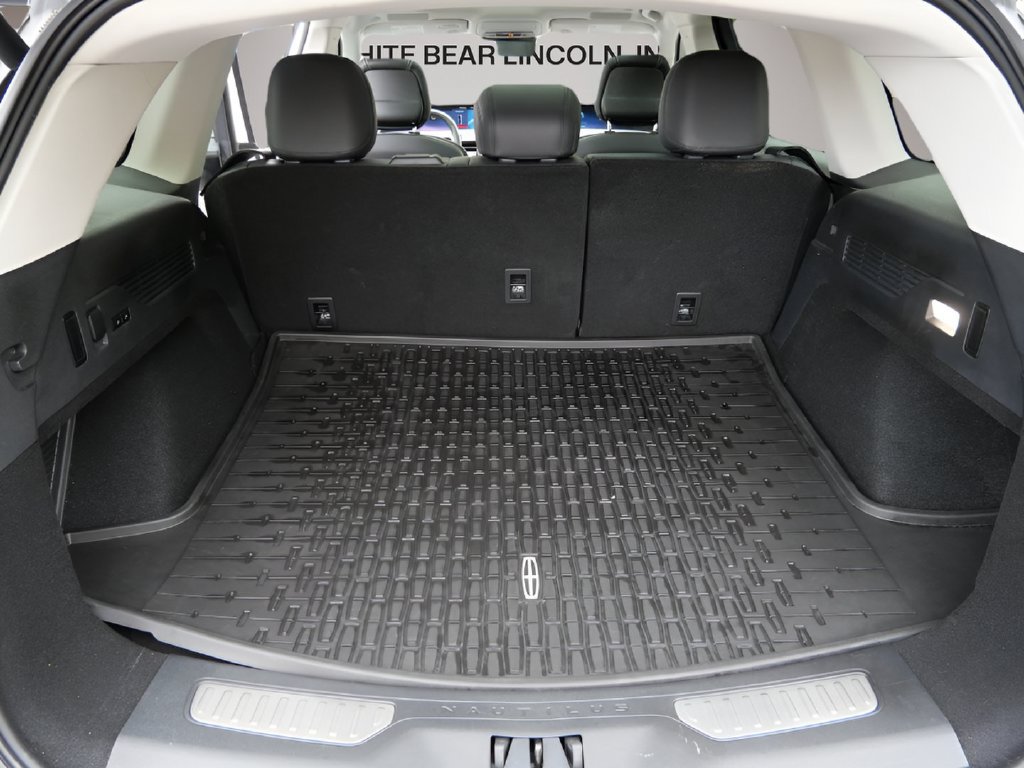 Used 2025 Lincoln Nautilus Reserve AWD/4WD image 12