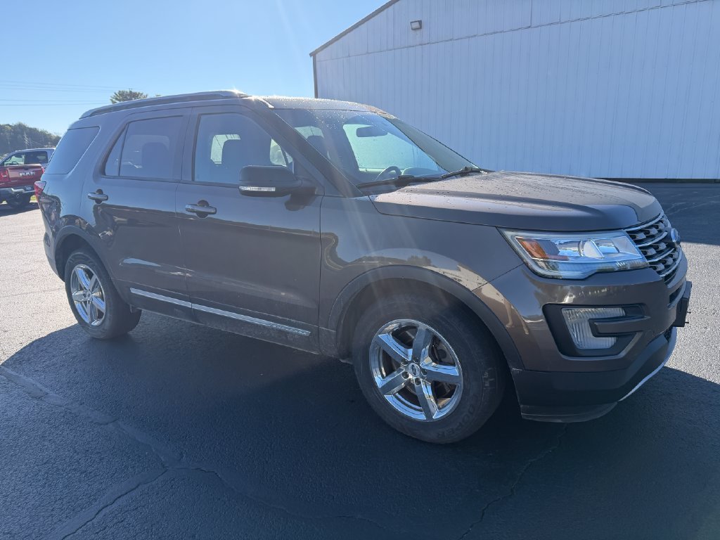 Used 2016 Ford Explorer XLT AWD/4WD image 2