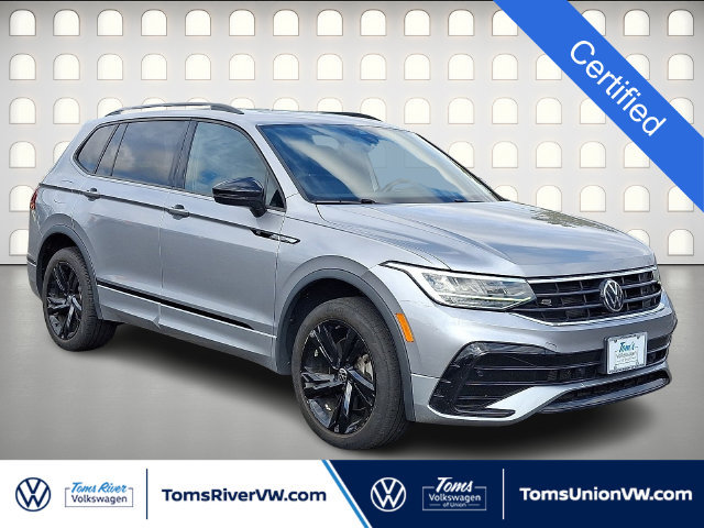 Used 2024 Volkswagen Tiguan SE R-Line AWD/4WD image 1