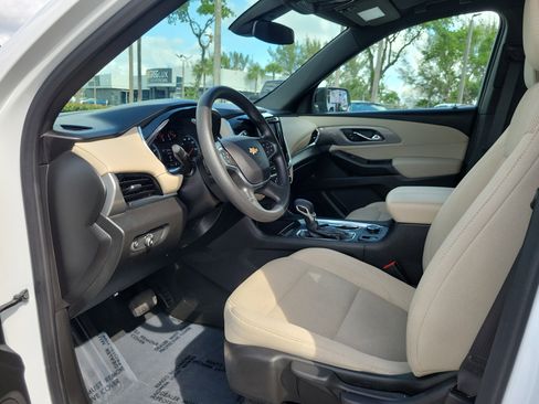 Used 2023 Chevrolet Traverse LS FWD image 9