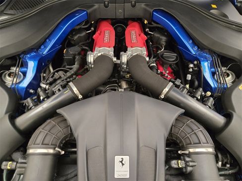 Used 2019 Ferrari Portofino image 28