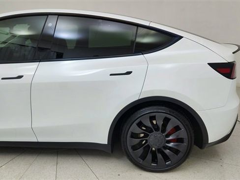 Used 2023 Tesla Model Y Performance image 10