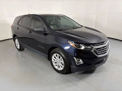 Used 2020 Chevrolet Equinox LS image 2
