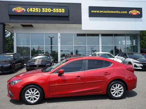 Used 2015 MAZDA MAZDA3 i Touring w/ Technology Package FWD image 2