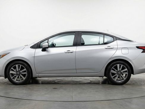 Used 2025 Nissan Versa SV image 5