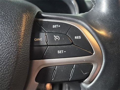 Used 2019 Jeep Grand Cherokee Laredo image 24