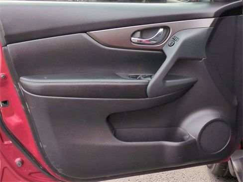 Used 2016 Nissan Rogue SV image 22