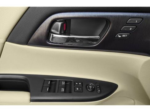 Used 2015 Honda Accord Touring image 19