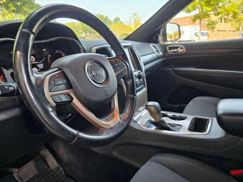 Used 2017 Jeep Grand Cherokee Laredo w/ Quick Order Package 23E AWD/4WD image 14