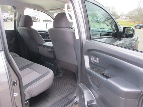 Used 2023 Nissan Titan S image 22