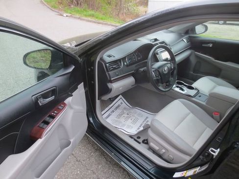 Used 2013 Toyota Camry XLE FWD image 7