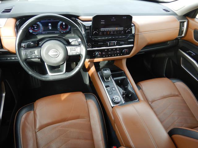 Used 2024 Nissan Pathfinder Platinum AWD/4WD image 2