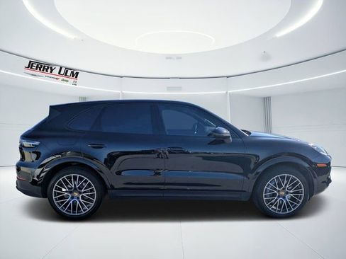 Used 2023 Porsche Cayenne AWD/4WD image 2