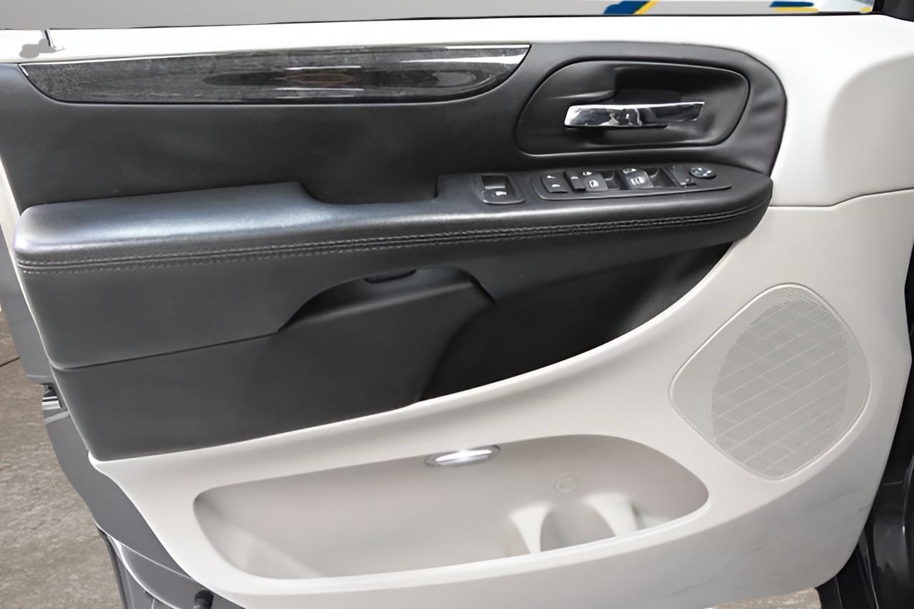 Used 2018 Dodge Grand Caravan SE w/ UConnect Hands-Free Group FWD image 29