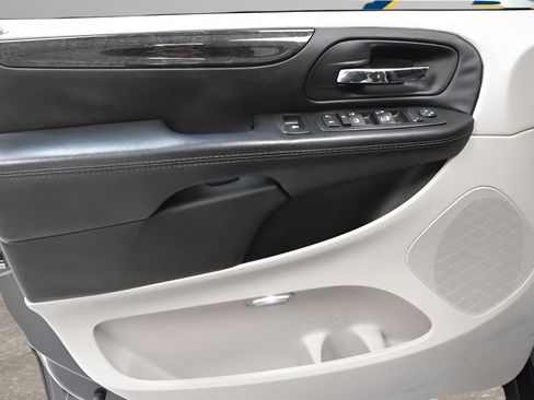 Used 2018 Dodge Grand Caravan SE w/ UConnect Hands-Free Group FWD image 29