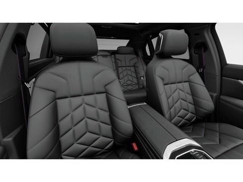 New 2026 BMW 750e xDrive image 12