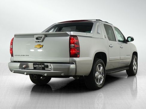 Used 2013 Chevrolet Avalanche LTZ image 5