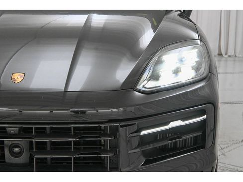Used 2024 Porsche Cayenne S AWD/4WD image 26