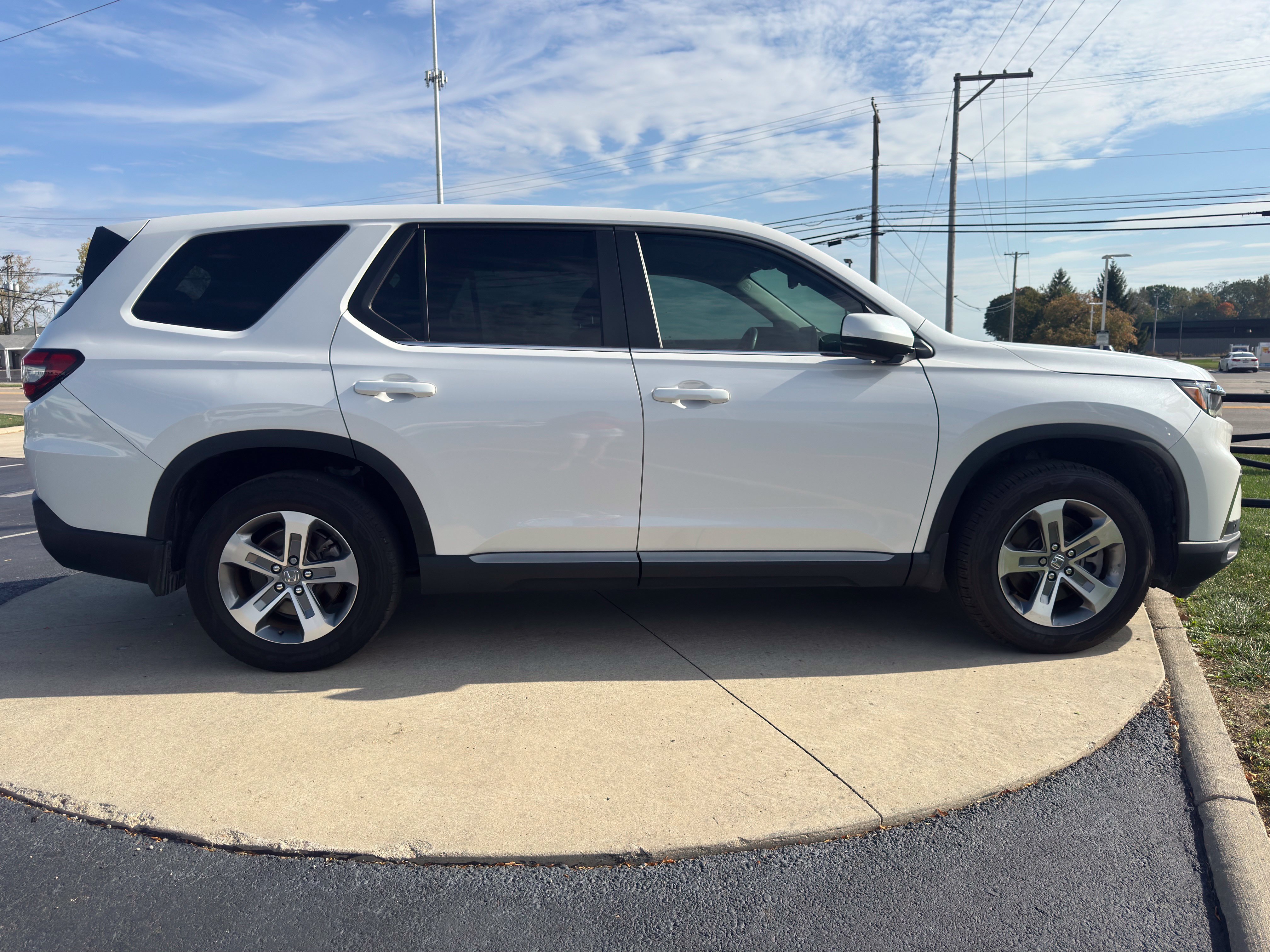 Used 2025 Honda Pilot EX-L image 8